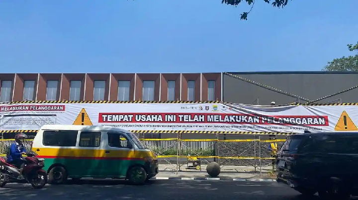 Videotron Permit at Six Nine Padel Bandung Suspended, Following Felling of 10 Trees Without Permit