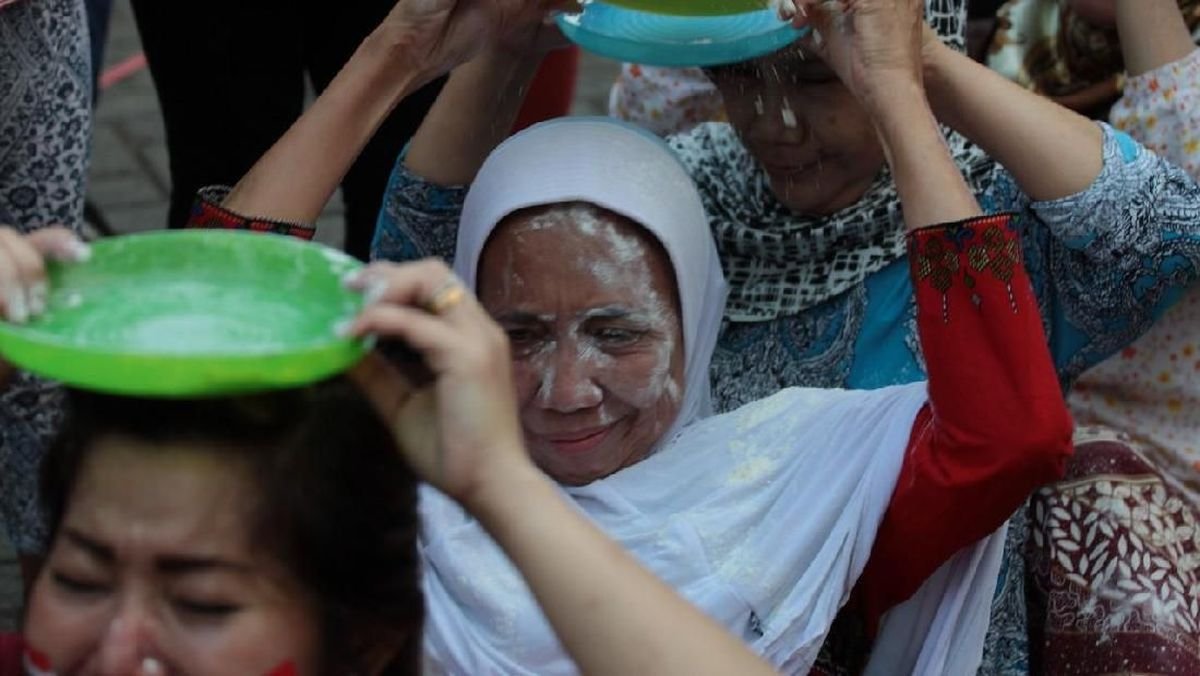 5 Unique and Hilarious Competitions for 17 August Mothers, Guaranteed to Make a Village Broke!