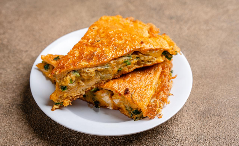 Padang Omelet Recipe with 3 Eggs, Thick, Savory, and Makes Warm Rice Even More Delicious