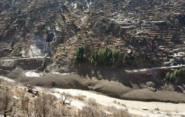 Himalayan Glaciers Are Blackening, Disaster Alarms Are Becoming More Real: Catastrophic Floods Lurk Behind Melting Ice