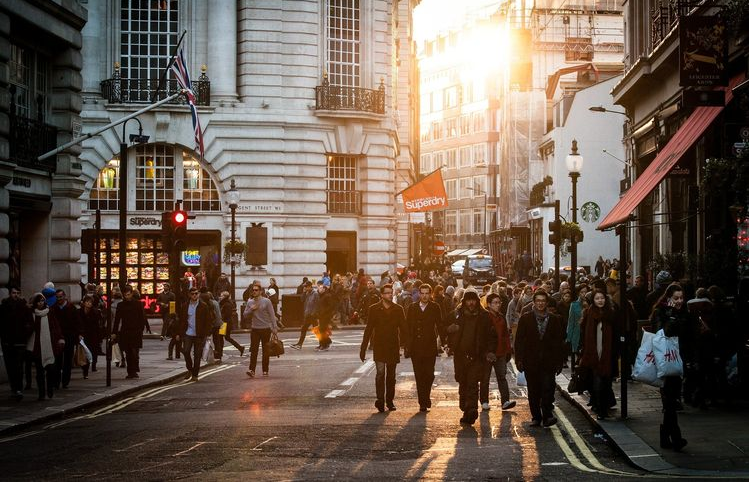 UK Energy Bills Predicted to Reach Highest Level in Three Years, Households Again Under Pressure